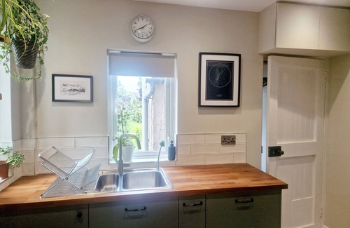 Bangor Casa | Bright spacious home- 5 mins from the beach!