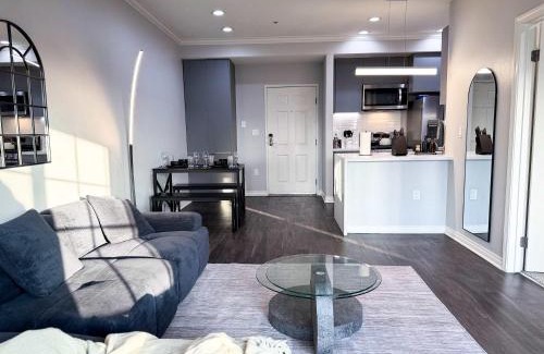 Miracle Mile Apartamento | Bright & Spacious in Iconic LA Neighborhood Free parking - 10mins to Cedars
