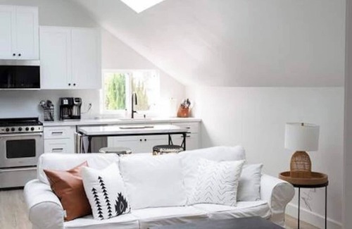 Loma Portal Casa | Bright, Spacious, King Bed, Family Friendly