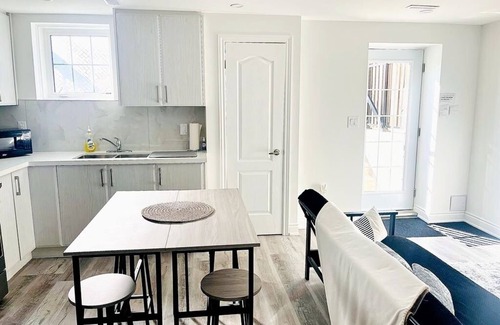 Brampton Apartamento | Bright & Spacious Luxury Suite - A Comfy Getaway