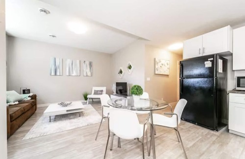 Jasper Place Casa | Bright Spacious Suite - King Bed - Long Stays - WiFi