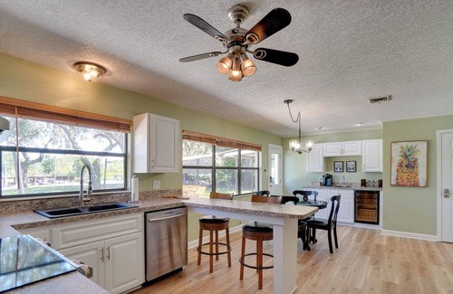 Tavares Casa | Bright & Spacious Tavares Home w/ Boat Dock!