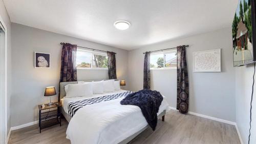 Twin Lakes Apartamento | Bright & Spacious Upper Unit with Two Bedrooms in Denver