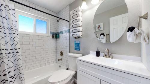 Twin Lakes Apartamento | Bright & Spacious Upper Unit with Two Bedrooms in Denver