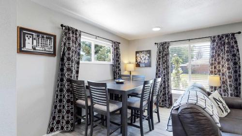 Twin Lakes Apartamento | Bright & Spacious Upper Unit with Two Bedrooms in Denver