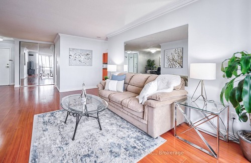 Steeles Condominio | Bright specious 3 bedrooms condo close to amenities