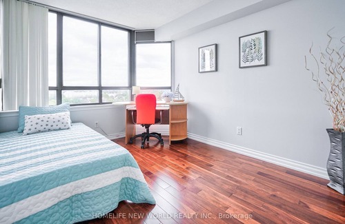 Steeles Condominio | Bright specious 3 bedrooms condo close to amenities