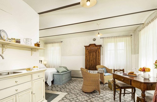 Cherasco Apartamento | Bright studio 5 with swimming pool in a period villa in the Barolo area