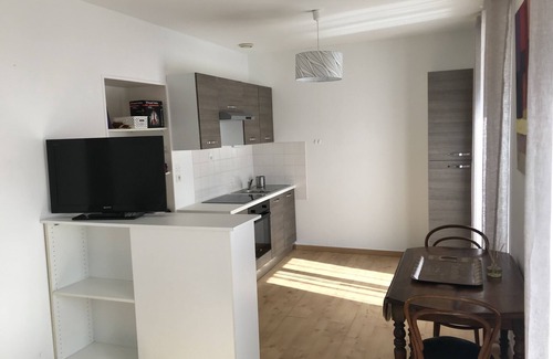 Bort-les-Orgues Apartamento | Bright studio in the heart of town for 2 people.