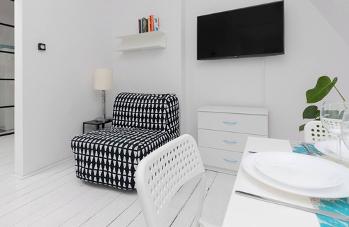 Saska Kepa Apartamento | Bright Studio Szczuczyńska by Renters