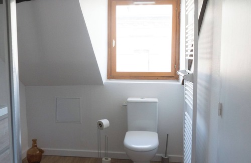 Coteaux Ouest Apartamento | Bright studio under the roof