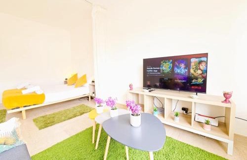 Belair Apartamento | Bright Studio with outdoor balcony