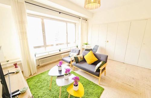 Belair Apartamento | Bright Studio with outdoor balcony