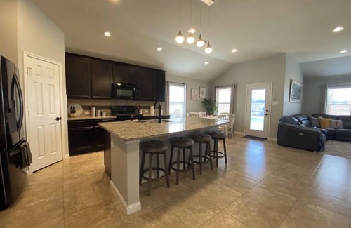 Leander Casa | Bright Stylish 3 BR Home w/ Pool & Hot Tub