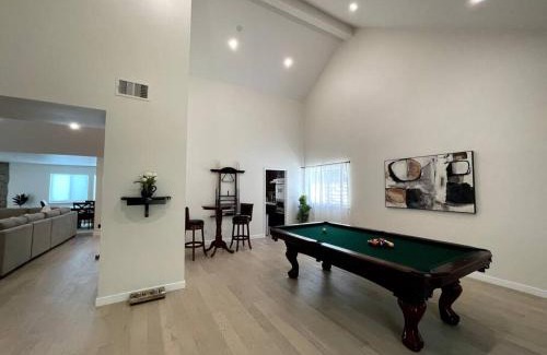 Canoga Park Casa | Bright, Stylish 4BD Modern House with Private Pool