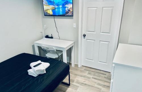 Haledon Casa | Bright, Stylish and Comfortable Room with Workspace!