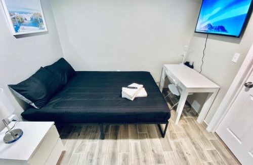 Haledon Casa | Bright, Stylish and Comfortable Room with Workspace!
