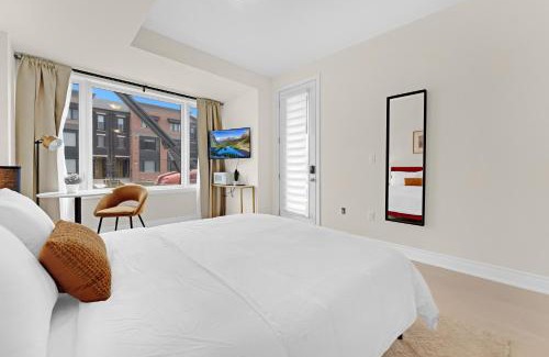 Oakville Apartamento | Bright & Stylish Modern Townhome in Oakville!