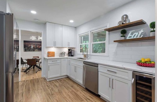 Chamblee Casa | Bright, Stylish Tranquil Hideaway with Cozy Porch Swing