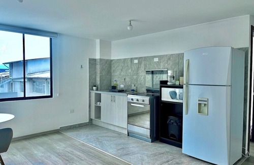 Miraflores Apartamento | Bright Suite for Couples in La Mariscal with Gym and Terrace.
