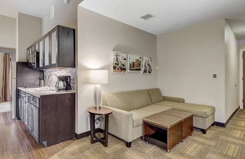 Downtown Baltimore Hotel | Bright Suite w/ Packed Kitchen for Comfortable Extended Stays - 4 Units