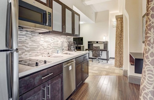 Downtown Baltimore Hotel | Bright Suite w/ Packed Kitchen for Comfortable Extended Stays - 4 Units