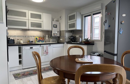 Les Puces de Saint-Ouen Apartamento | Bright sunny new flat 753 sqft 2 bedrooms +free parking