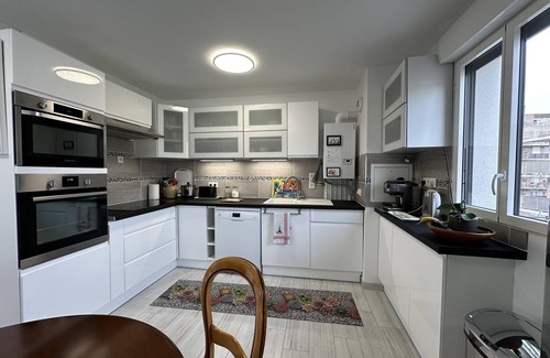 Les Puces de Saint-Ouen Apartamento | Bright sunny new flat 753 sqft 2 bedrooms +free parking