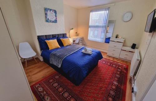 Harehills Casa | Bright sunny, double bed with garden, TV and Wi-Fi