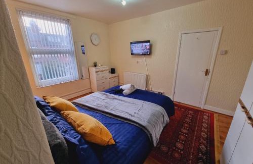Harehills Casa | Bright sunny, double bed with garden, TV and Wi-Fi