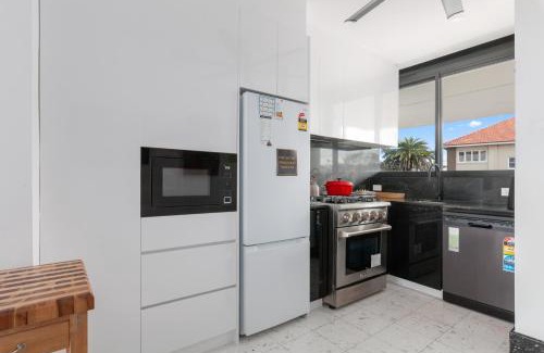 Tamarama Apartamento | Bright Tamarama 2-Bed Apartment with Balcony Views