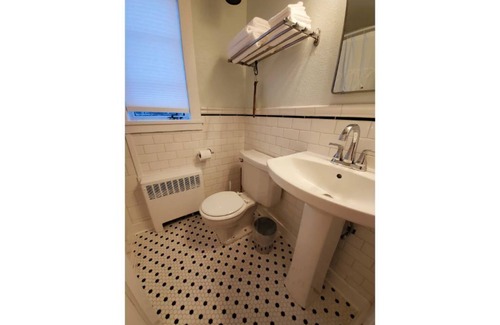 Los Alamos Casa | Bright & Tasteful Condo Near Lab, 2 BR, Gov Rates