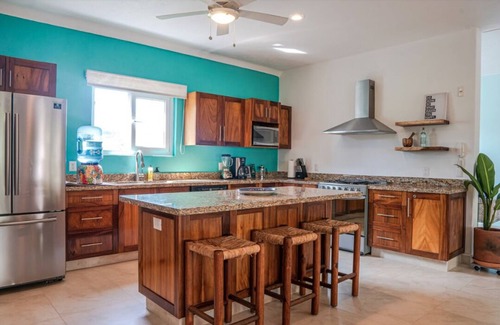 Emiliano Zapata Condominio | Villa boutique cerrada ecológica y luminosa, pasos para hacer surf, comodidades increíbles