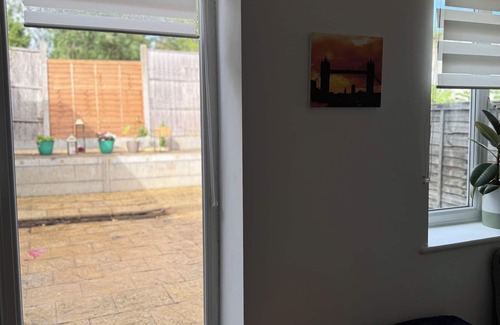 Walthamstow Casa | Bright Two Bedroom Flat
