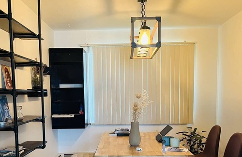 East Old Golden Rd Otro | Bright Two-Story 2B1B w/ Yard By Highway&Mountains