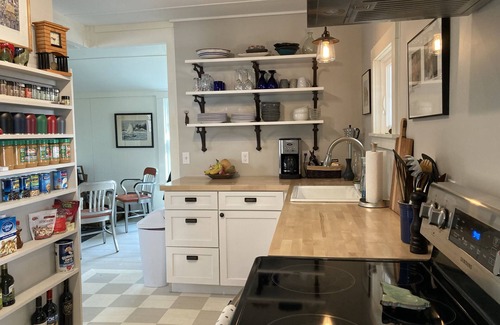 Peaks Island Casa | Bright, updated century old cottage two blocks from the ocean