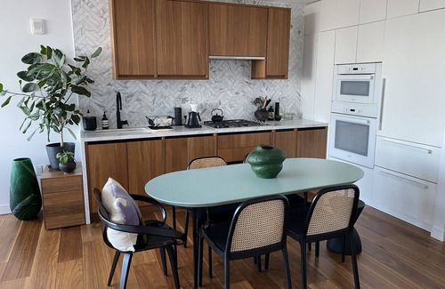 Greenpoint Condominio | Bright waterfront apt with stunning NYC skyline views