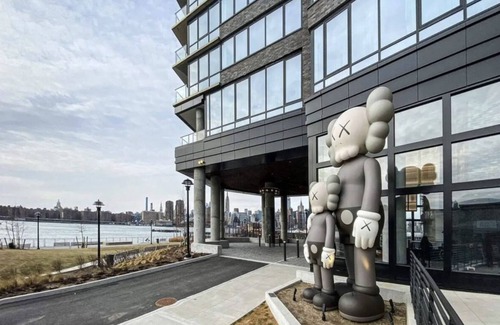 Greenpoint Condominio | Bright waterfront apt with stunning NYC skyline views