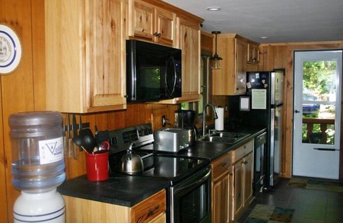 Raymond Chalet De Esquí | Bright waterfront home with beautiful views of Little Sebago Lake!