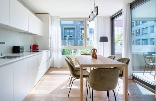 Alt-Wiedikon Apartamento | Bright Wiedikon 2br w/ Storage Room & W/D, nr Market, by Blueground