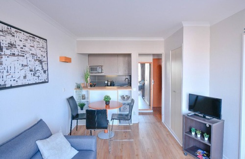 Combat Apartamento | Bright with balcony at Buttes Chaumont