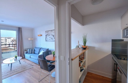 Combat Apartamento | Bright with balcony at Buttes Chaumont