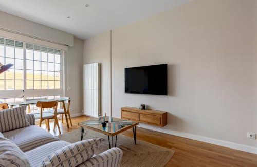 Prosperidad Apartamento | Bright with views - 2Bd 1Bth- Av América