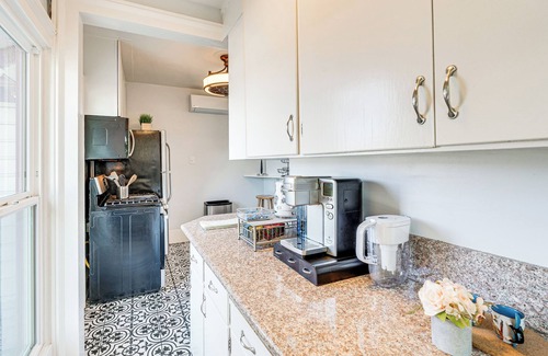 Woodland Apartamento | Bright Woodland Apartment: Walk to Main Street