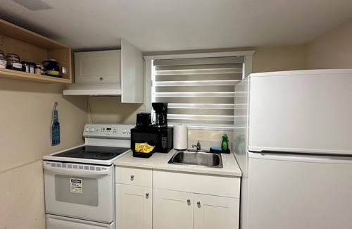 Delta Casa | Bright1 BR suite w/ free parking & wifi & Netflix & all basic amenities