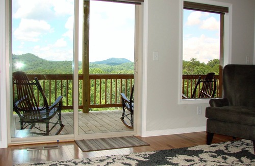 Murphy Chalet De Esquí | Brighter Days Retreat - 3 Bedroom in a gated community