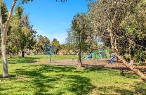 Brompton Casa | 'Brightly Brompton' A Family Delight by the Park