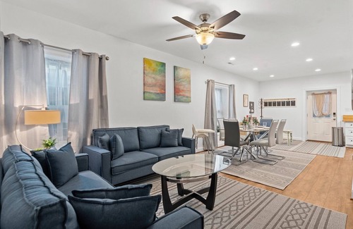 Arlington Apartamento | Brightly Lit English Basement With High Ceilings And Extra Large Windows