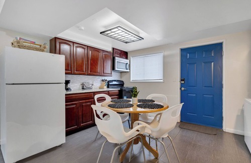 Brighton Casa | Brighton Guesthouse - Walk to Metro