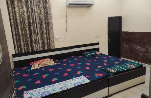 Mathura Hotel | Brij Lok Dhaam Family Stay